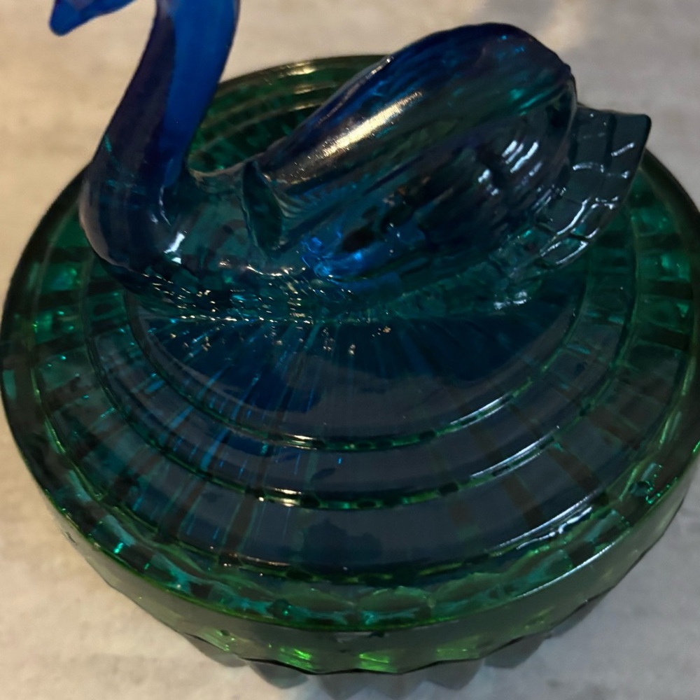 Elegant Vintage Blue and Green Glass Swan powder container - Picture 2 of 5